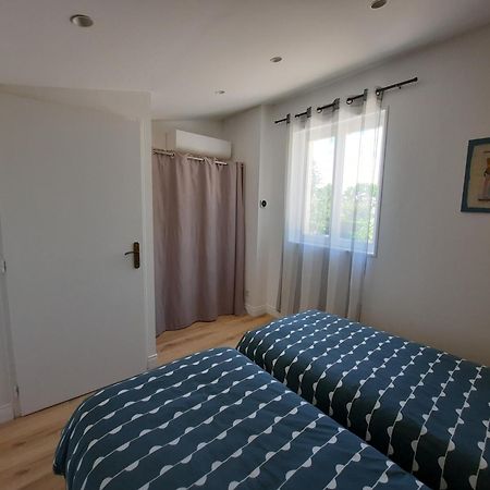 Gite 4 Personnes Avec Piscine Entre Saintes Et Royan Balanzac Exterior photo